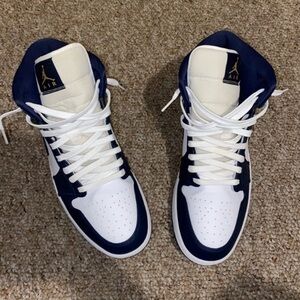 Jordan 1 mid obsidian